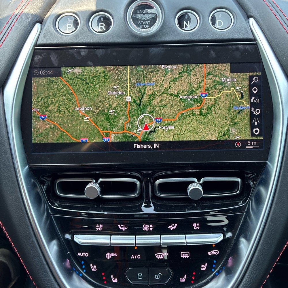 Used 2021 Aston Martin DBX AWD/4WD image 18