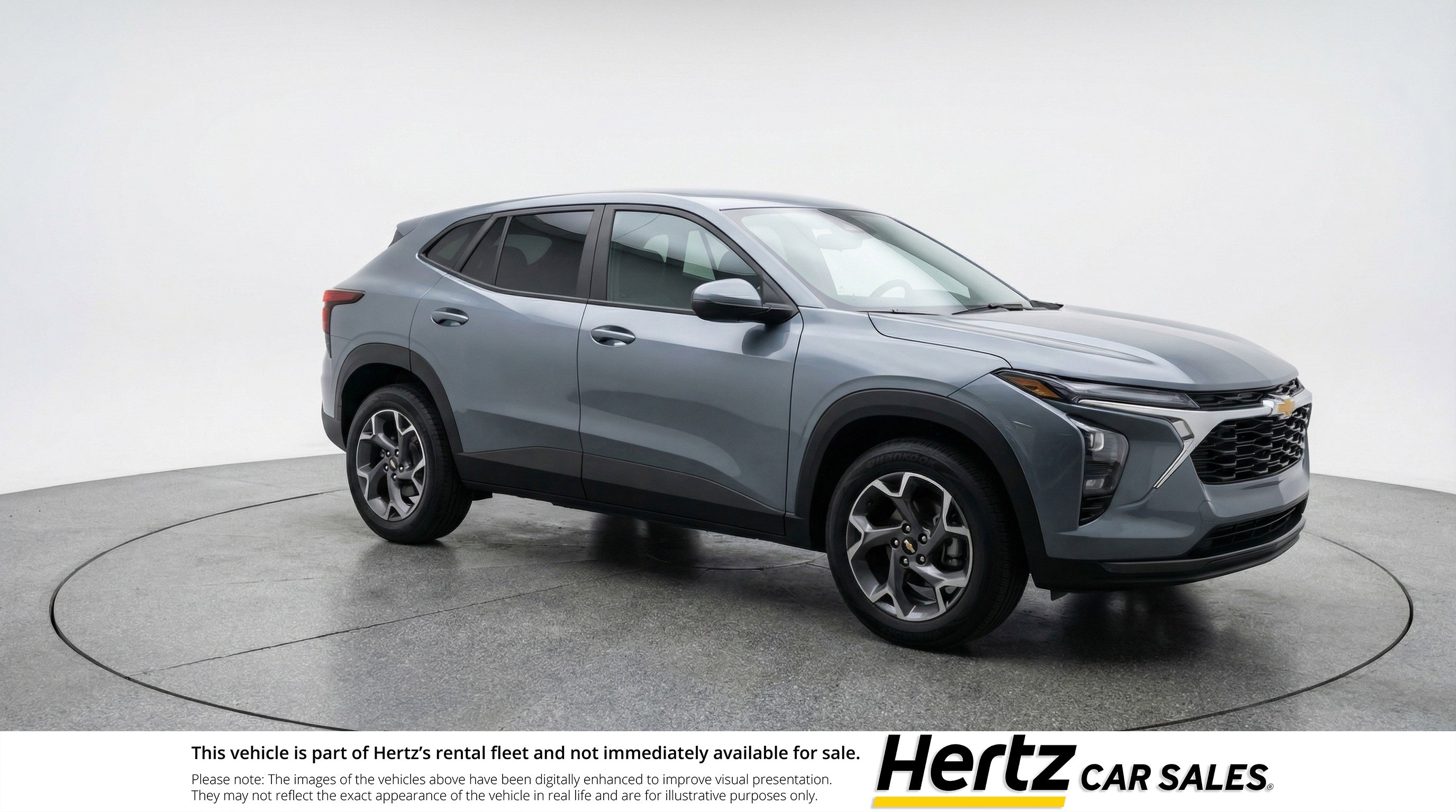 Used 2025 Chevrolet Trax LT FWD image 1