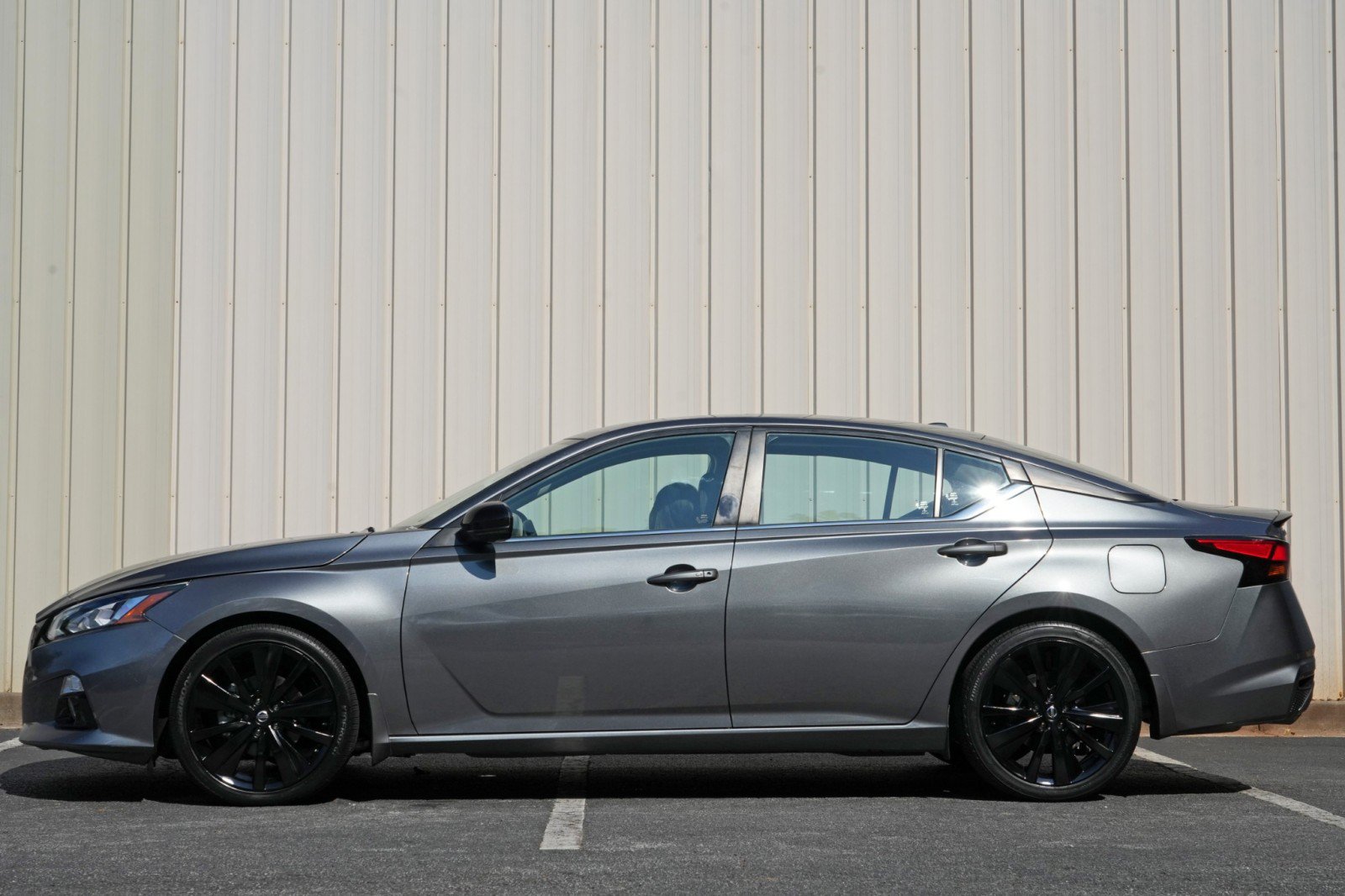 Used 2022 Nissan Altima 2.5 SR w/ Midnight Edition Package FWD image 8