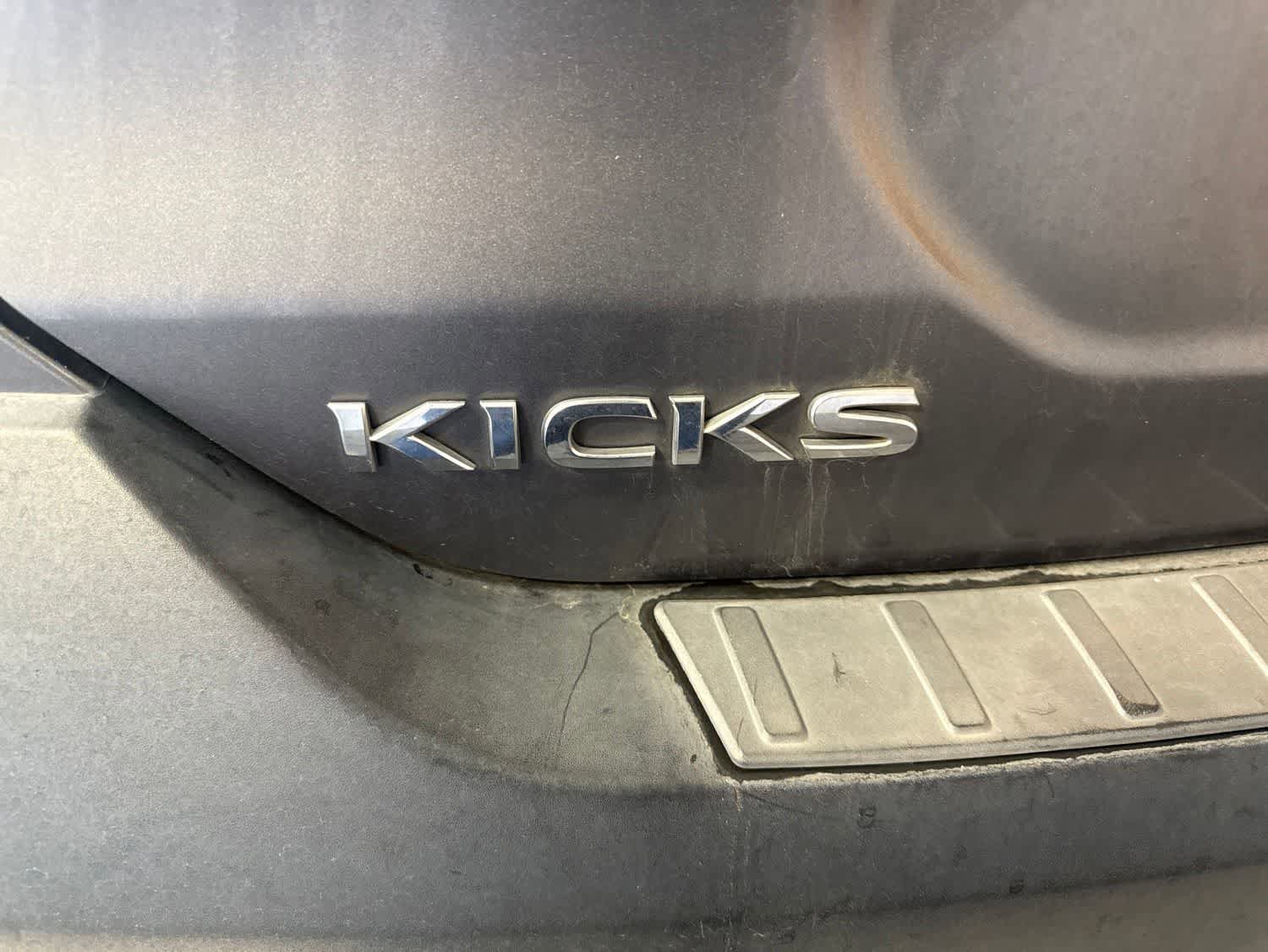 Used 2018 Nissan Kicks SR w/ Exterior Package FWD image 11
