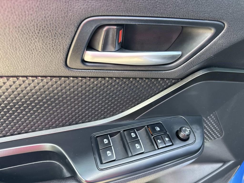 Used 2018 Toyota C-HR XLE image 21