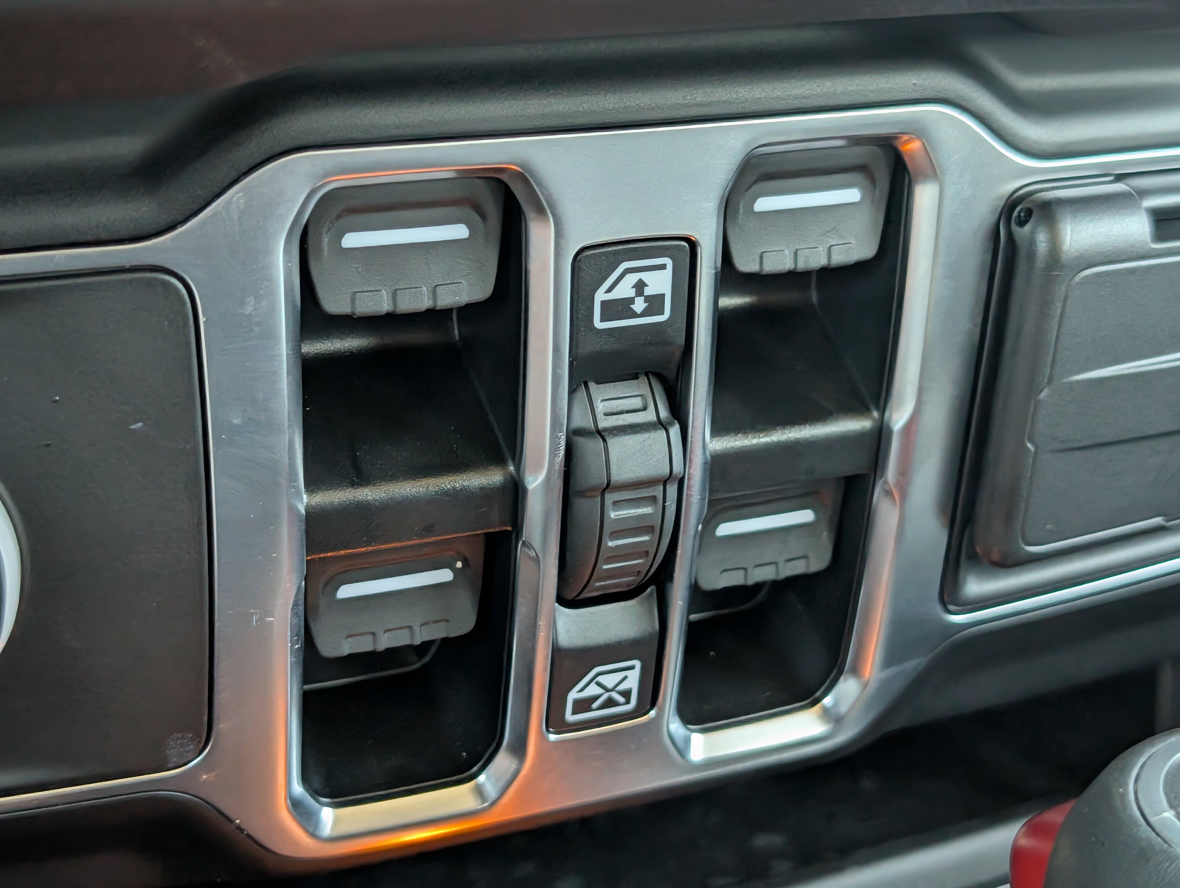 Used 2025 Jeep Wrangler Unlimited Sahara AWD/4WD image 25
