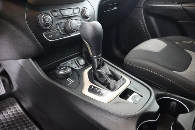 Used 2014 Jeep Cherokee Latitude w/ Cold Weather Group AWD/4WD image 49