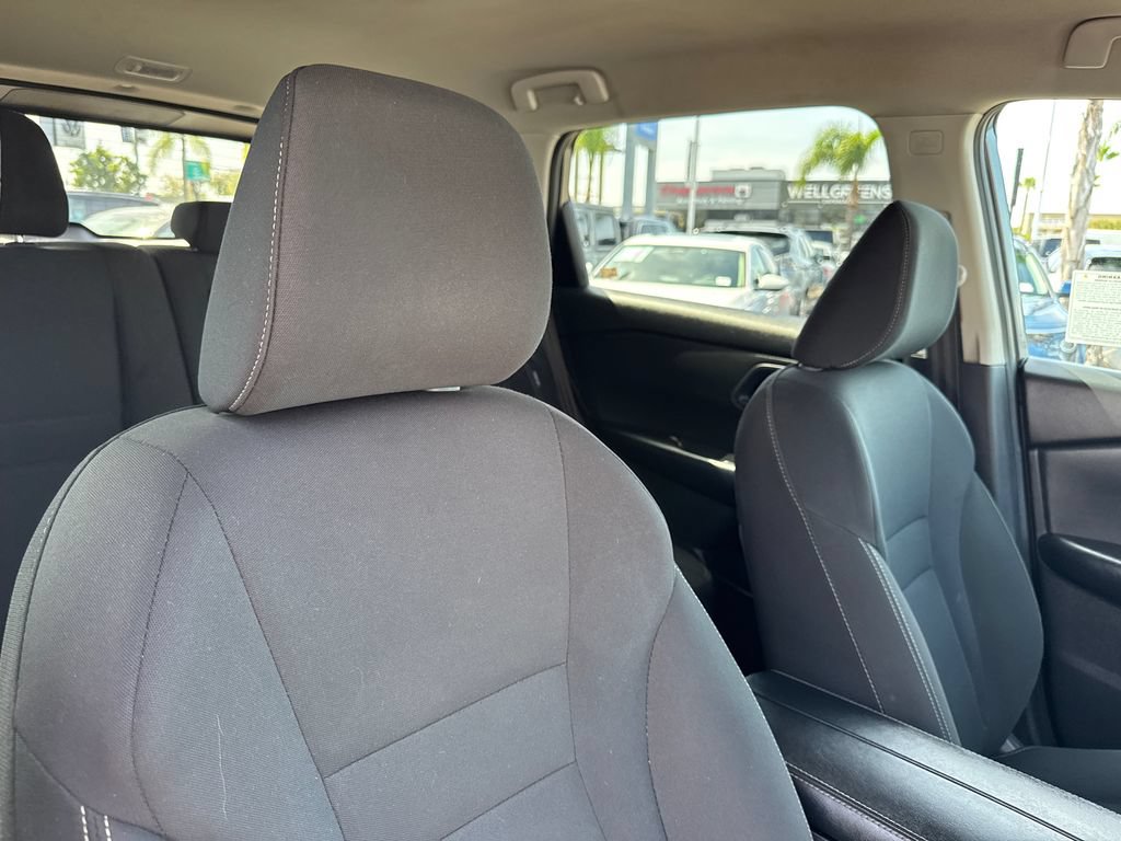 Used 2024 Nissan Rogue S FWD image 12