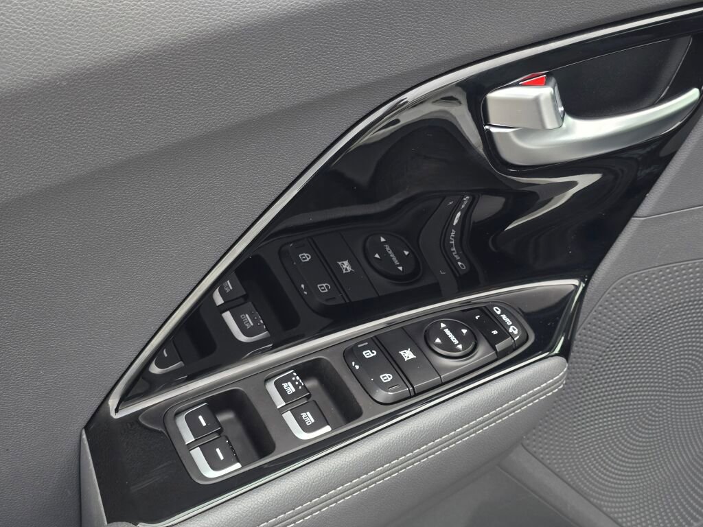 Used 2019 Kia Niro EX image 15