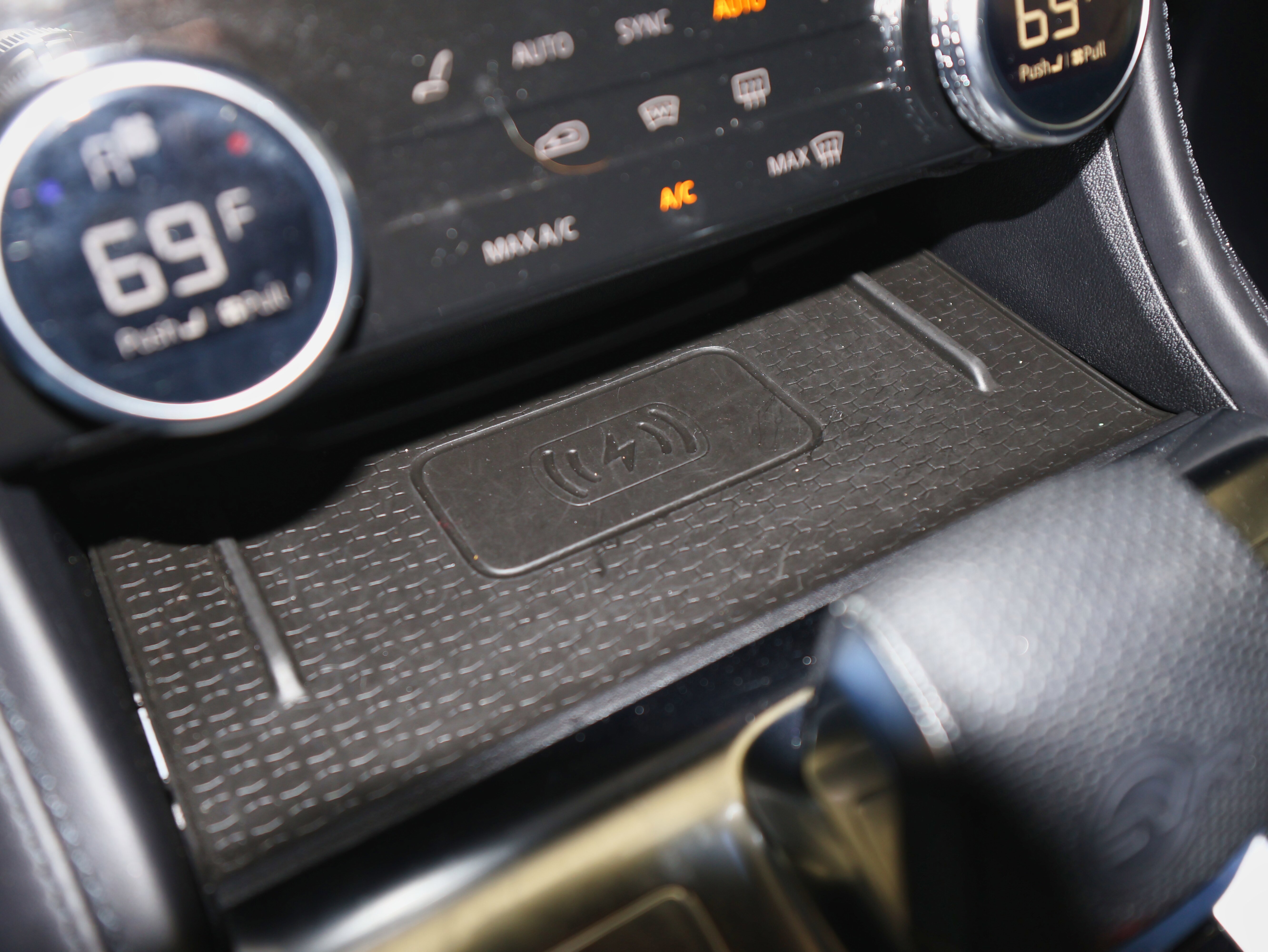 Used 2021 Jaguar F-PACE SVR image 39