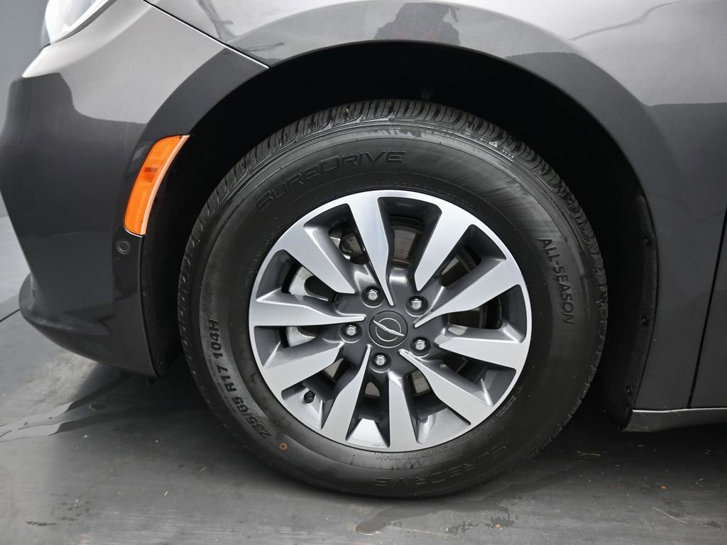 Used 2021 Chrysler Pacifica Touring-L FWD image 74