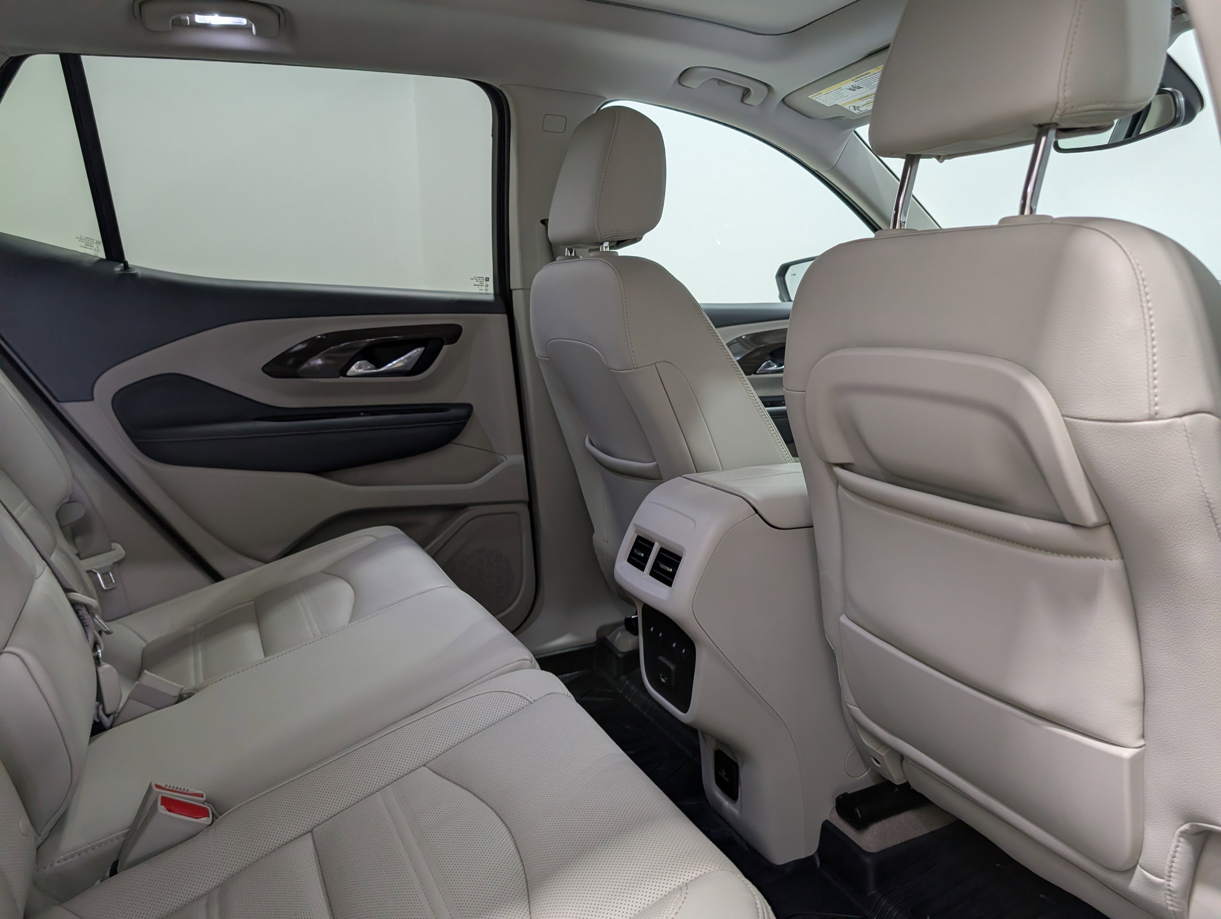 Used 2023 GMC Terrain Denali w/ Denali Premium Package image 16