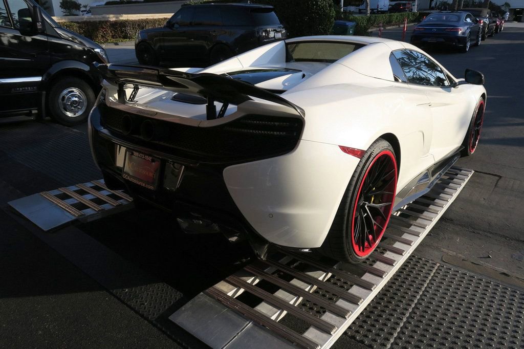 Used 2015 McLaren 650S Spider image 9