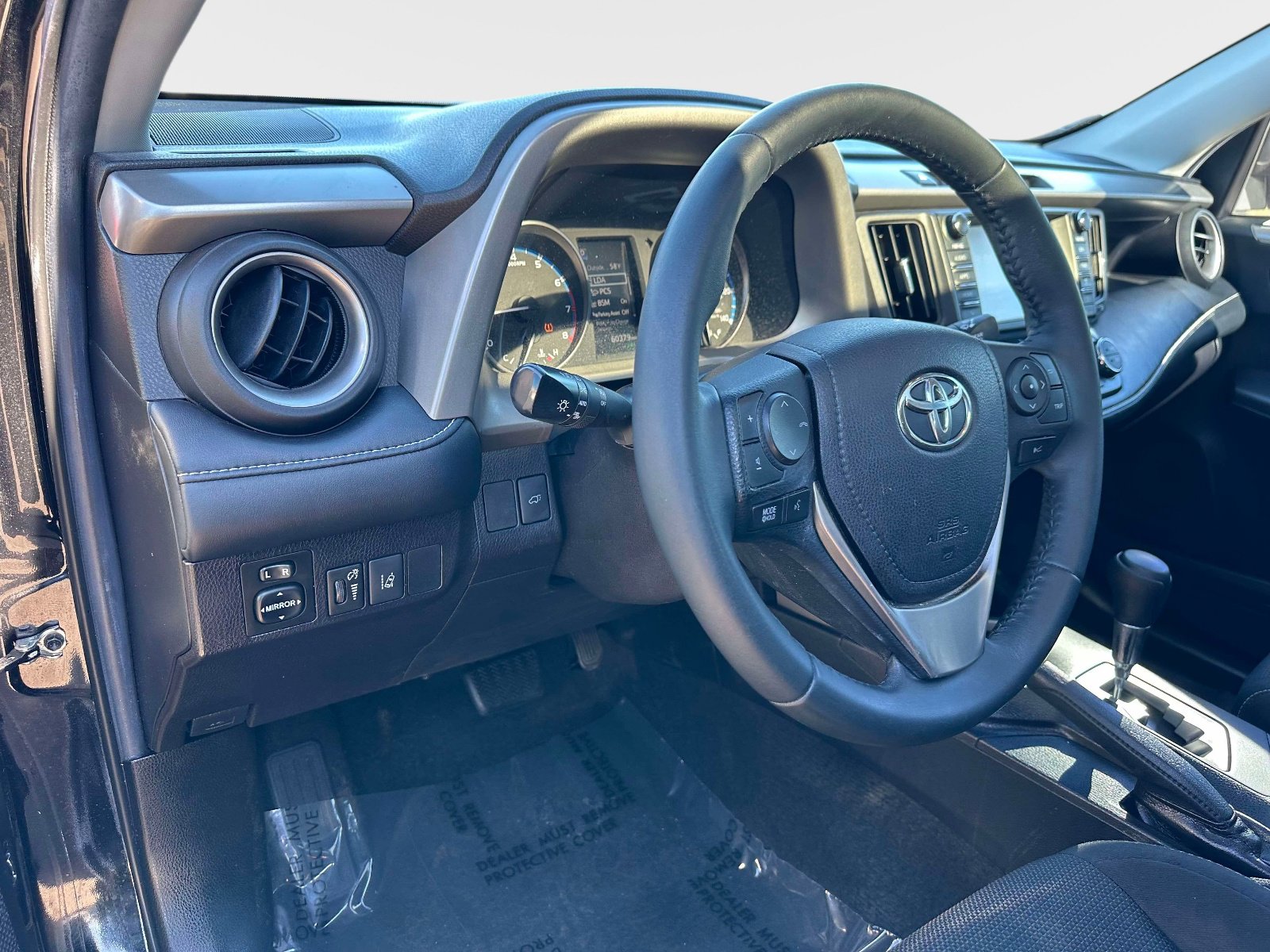 Used 2018 Toyota RAV4 XLE image 17
