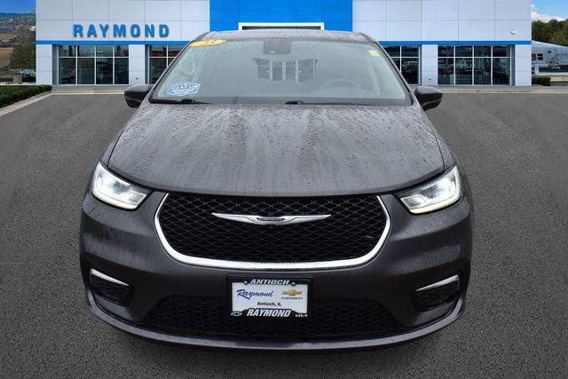 Used 2023 Chrysler Pacifica Touring-L FWD image 9