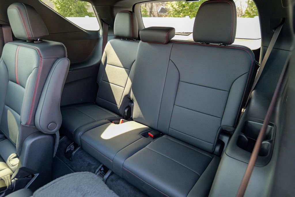 Used 2024 Chevrolet Traverse RS w/ LPO, Floor Liner Package image 30