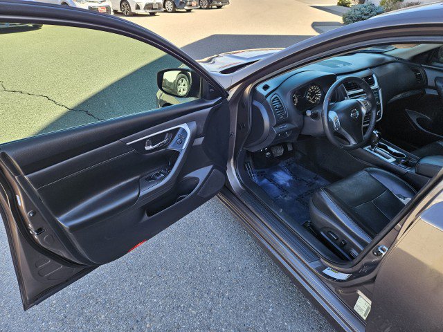 Used 2017 Nissan Altima 2.5 SL w/ Moonroof Package image 8