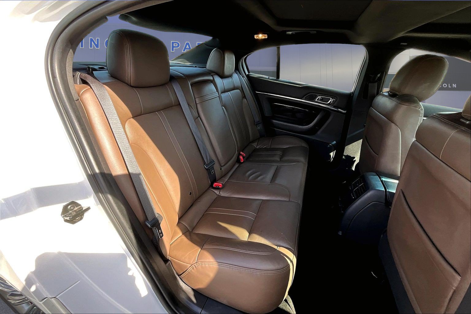Used 2013 Lincoln MKS AWD image 24