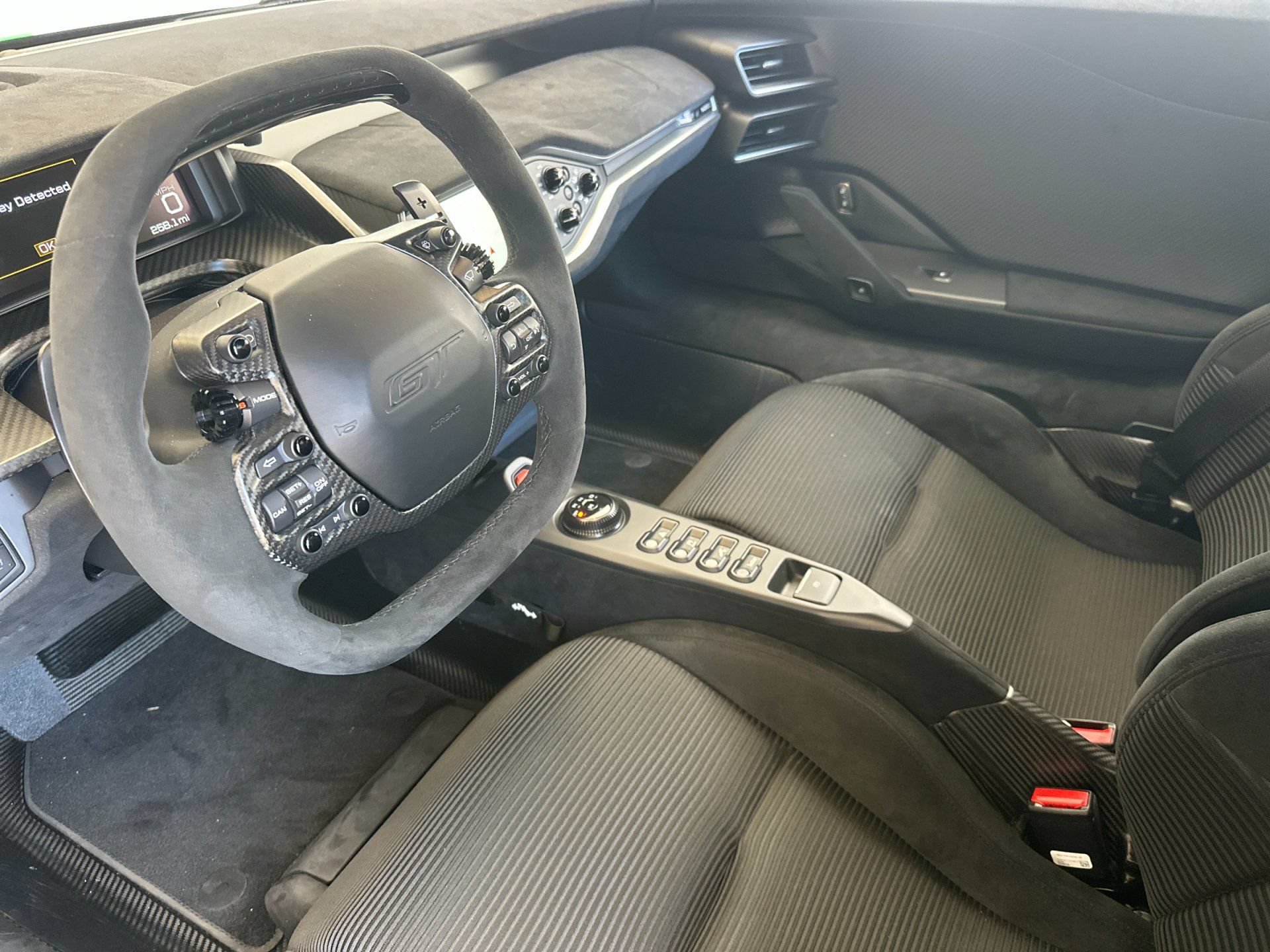Used 2022 Ford GT RWD image 10