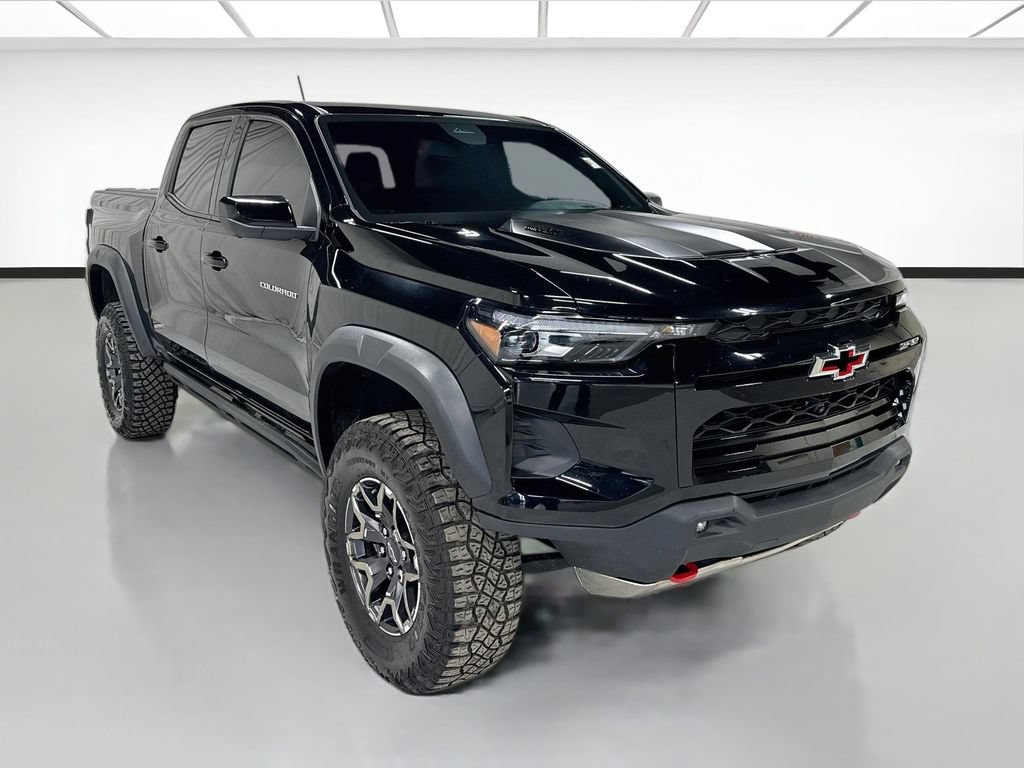 Used 2025 Chevrolet Colorado ZR2 w/ Technology Package AWD/4WD image 4