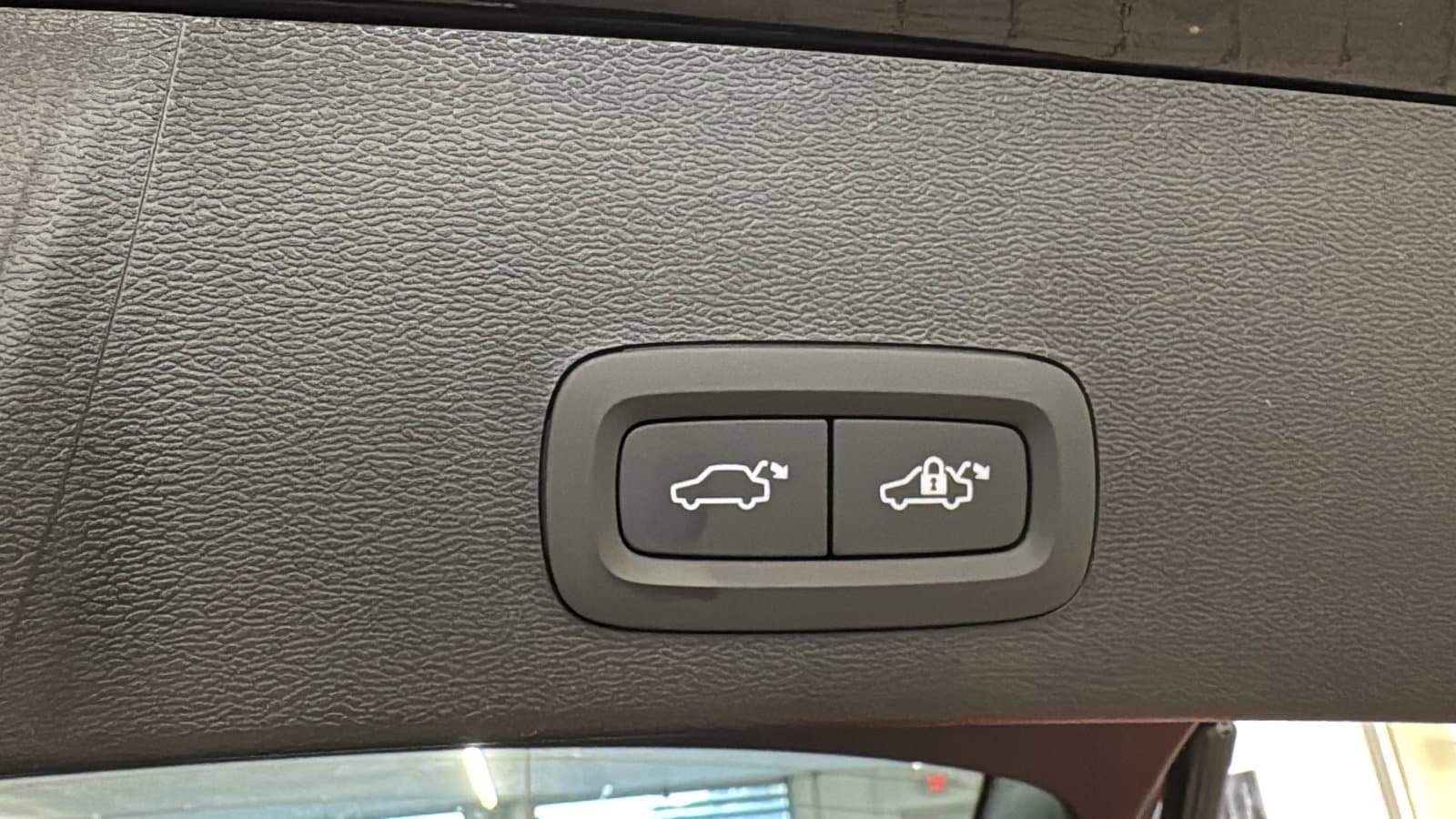 New 2026 Volvo XC40 B5 Ultra w/ Protection Package Premier image 30