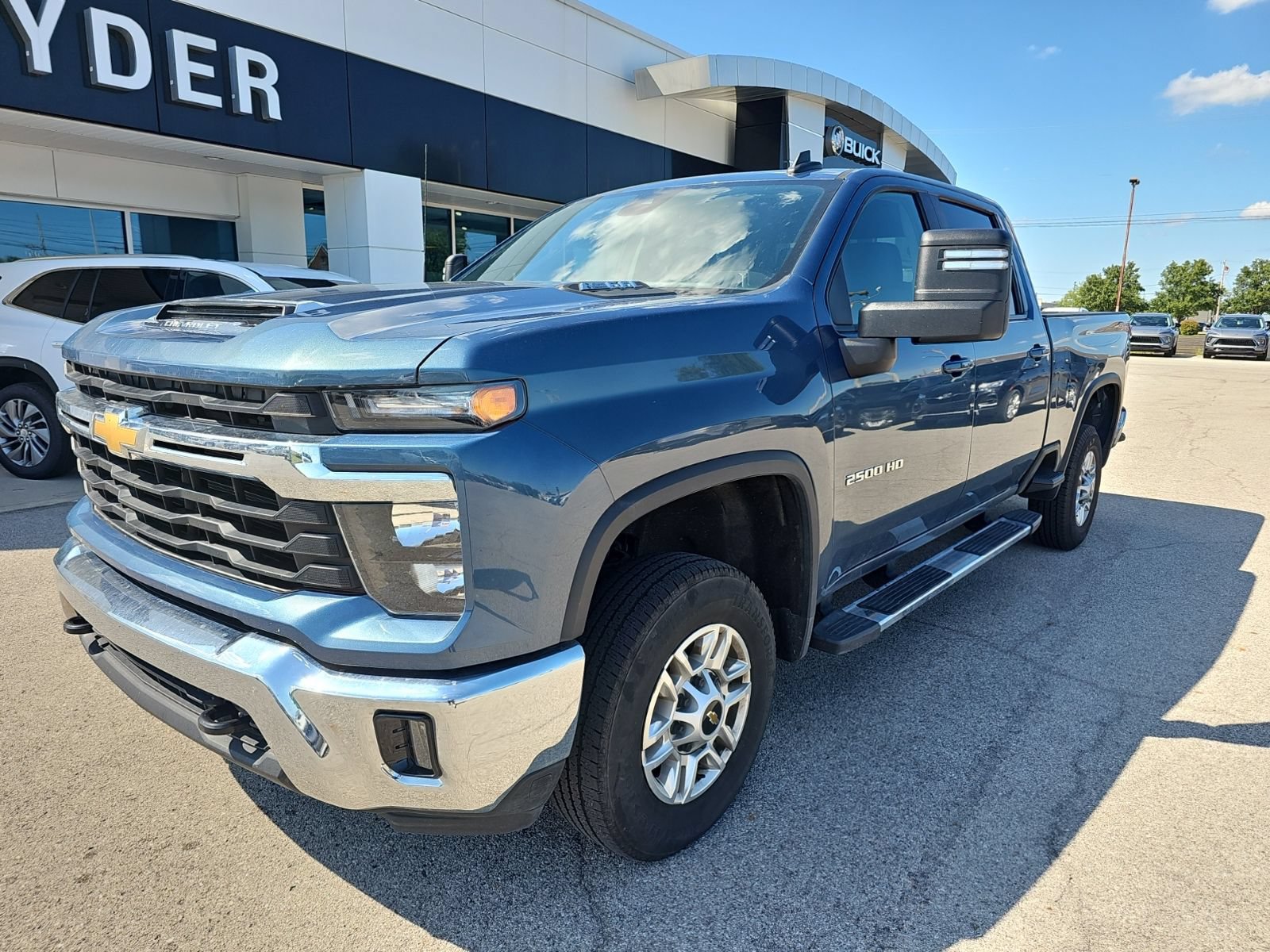 Used 2025 Chevrolet Silverado 2500 LT w/ Convenience Package AWD/4WD image 2