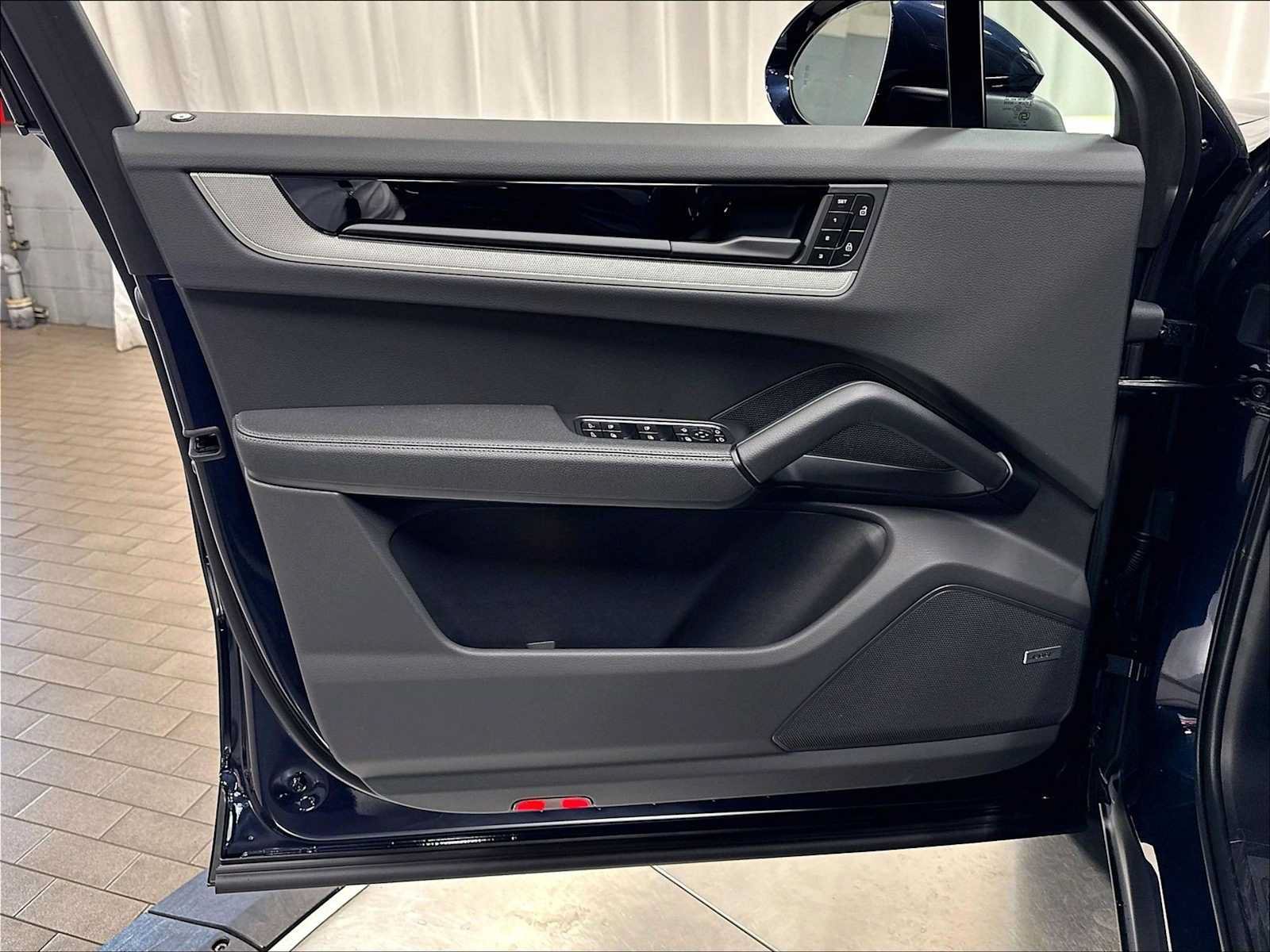 New 2026 Porsche Cayenne Coupe AWD/4WD image 22