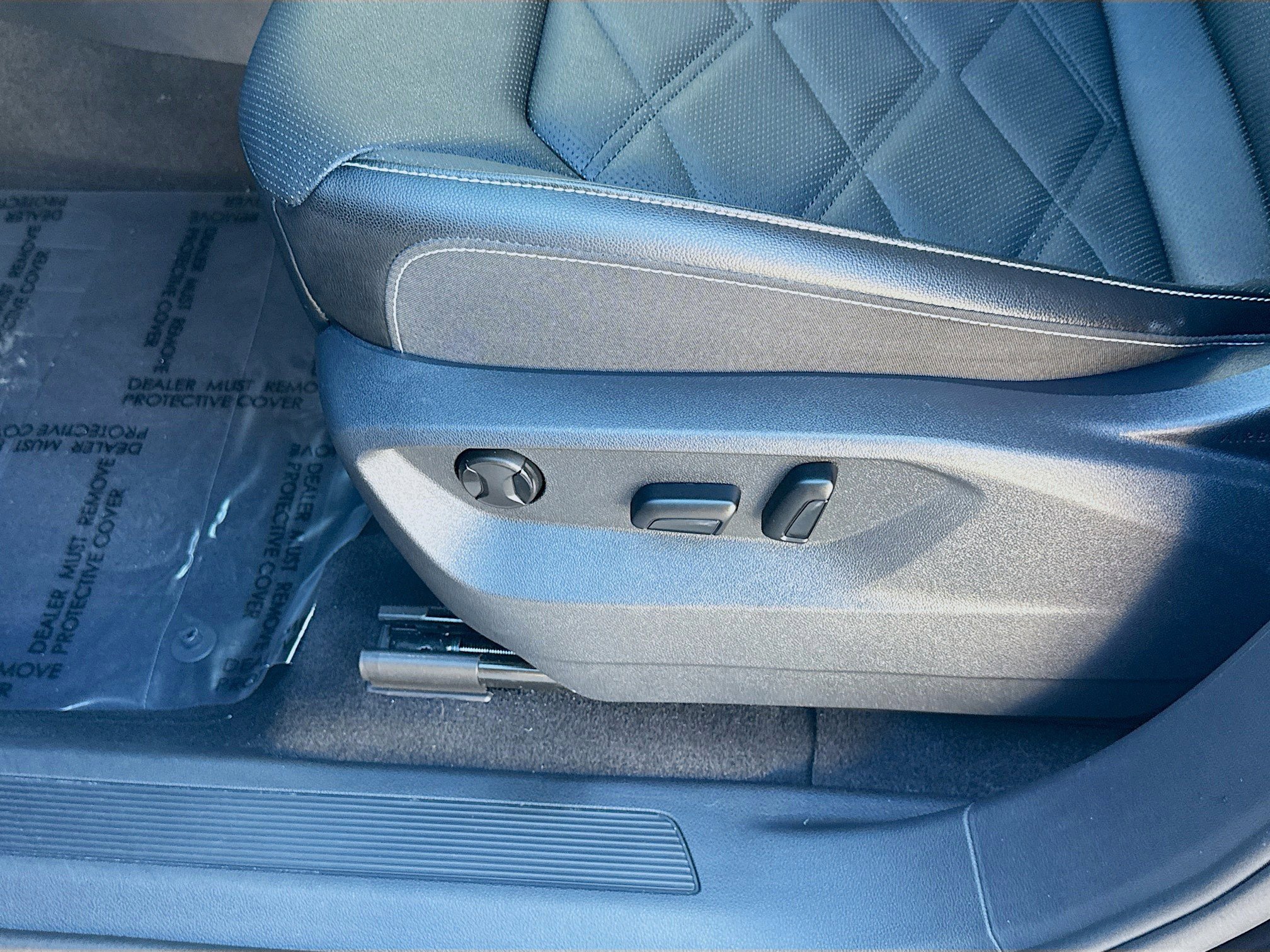 Certified 2025 Volkswagen Atlas SE image 17