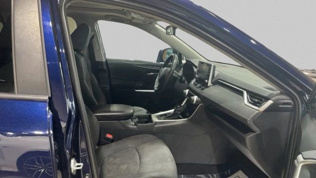 Used 2020 Toyota RAV4 XLE w/ Convenience Package image 13