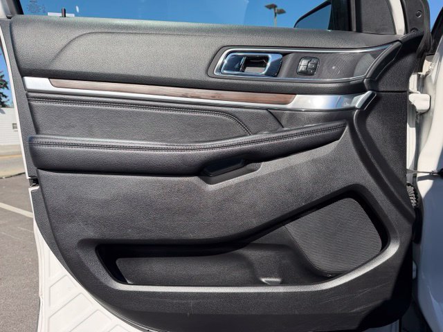 Used 2018 Ford Explorer Limited w/ Equipment Group 301A AWD/4WD image 19