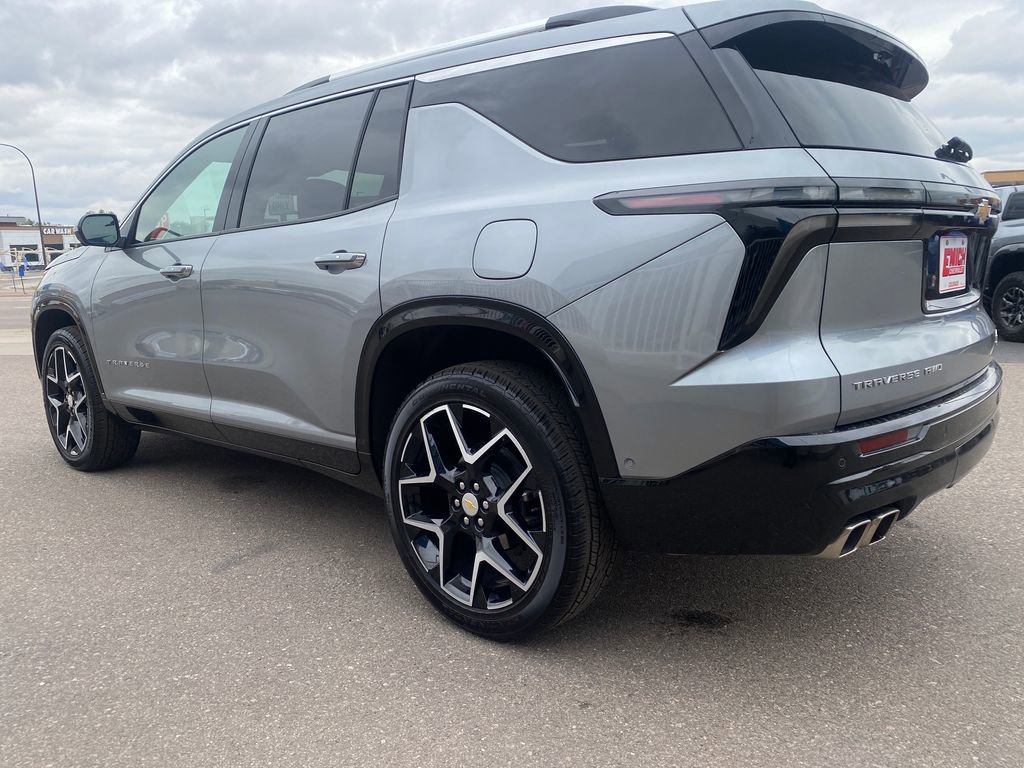 Used 2025 Chevrolet Traverse High Country w/ LPO, Floor Liner Package AWD/4WD image 3
