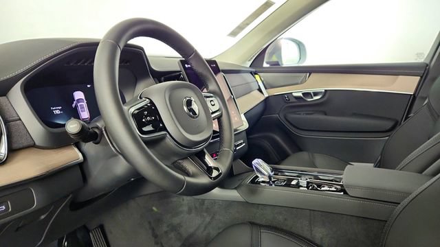 New 2026 Volvo XC90 B6 Plus w/ Protection Package Premier AWD/4WD image 12