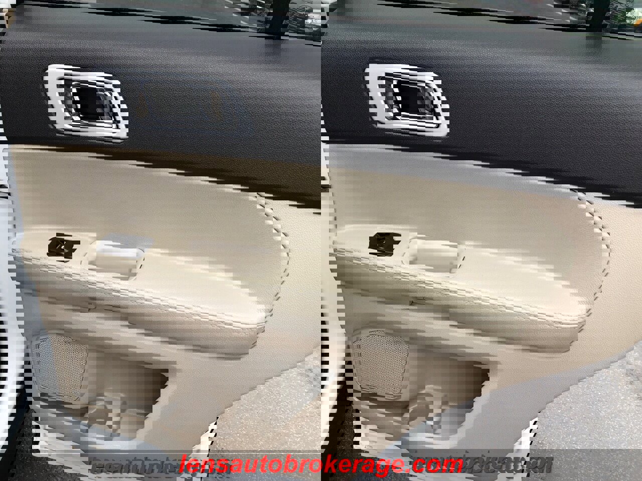 Used 2015 Ford Explorer XLT image 20