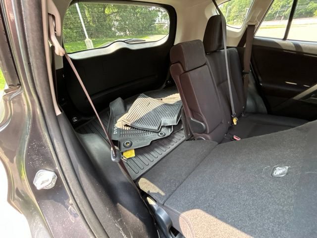 Used 2018 Toyota RAV4 LE w/ All Weather Liner Package AWD/4WD image 39
