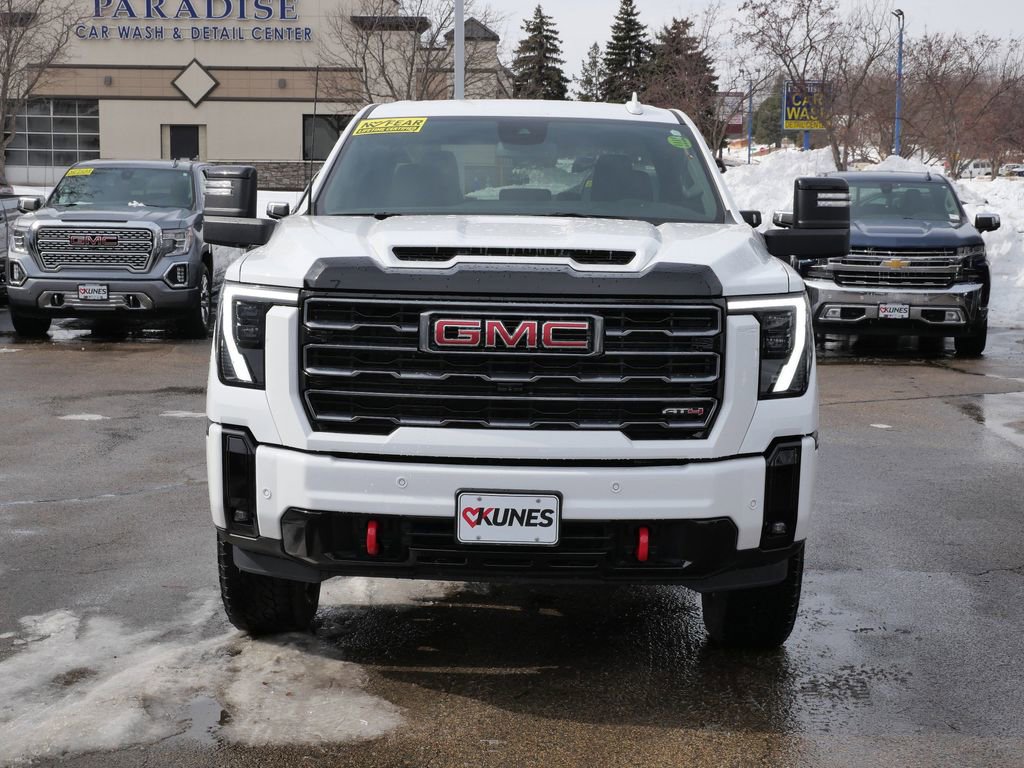 Used 2025 GMC Sierra 2500 AT4 image 2