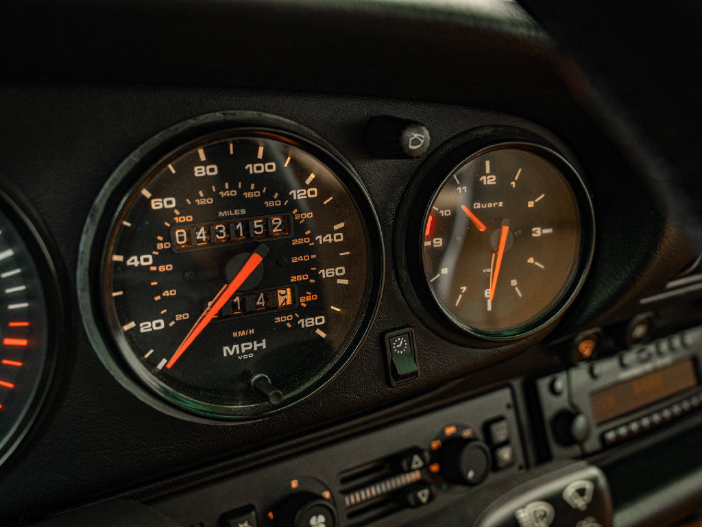 Used 1995 Porsche 911 Carrera RWD image 46