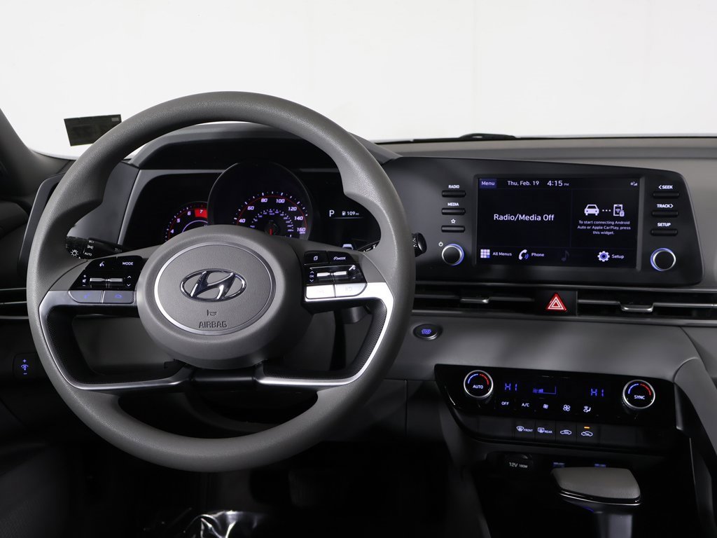 Used 2023 Hyundai Elantra SEL w/ Preferred Accessory Package image 28