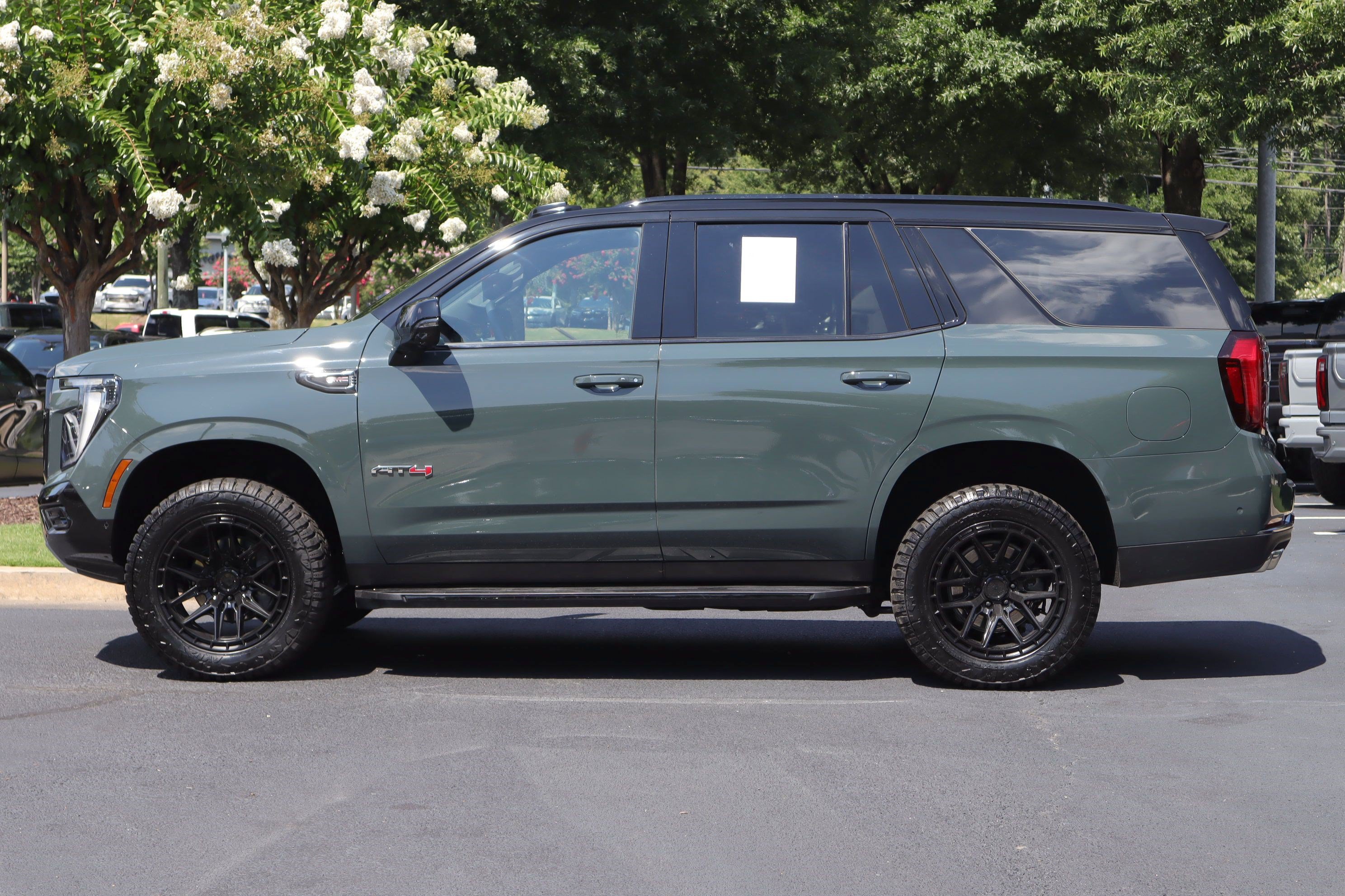 Used 2026 GMC Yukon AT4 AWD/4WD image 5