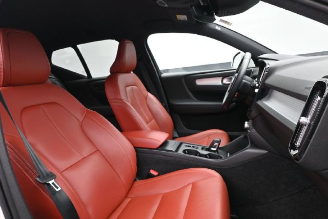 Used 2019 Volvo XC40 T5 Momentum AWD/4WD image 31