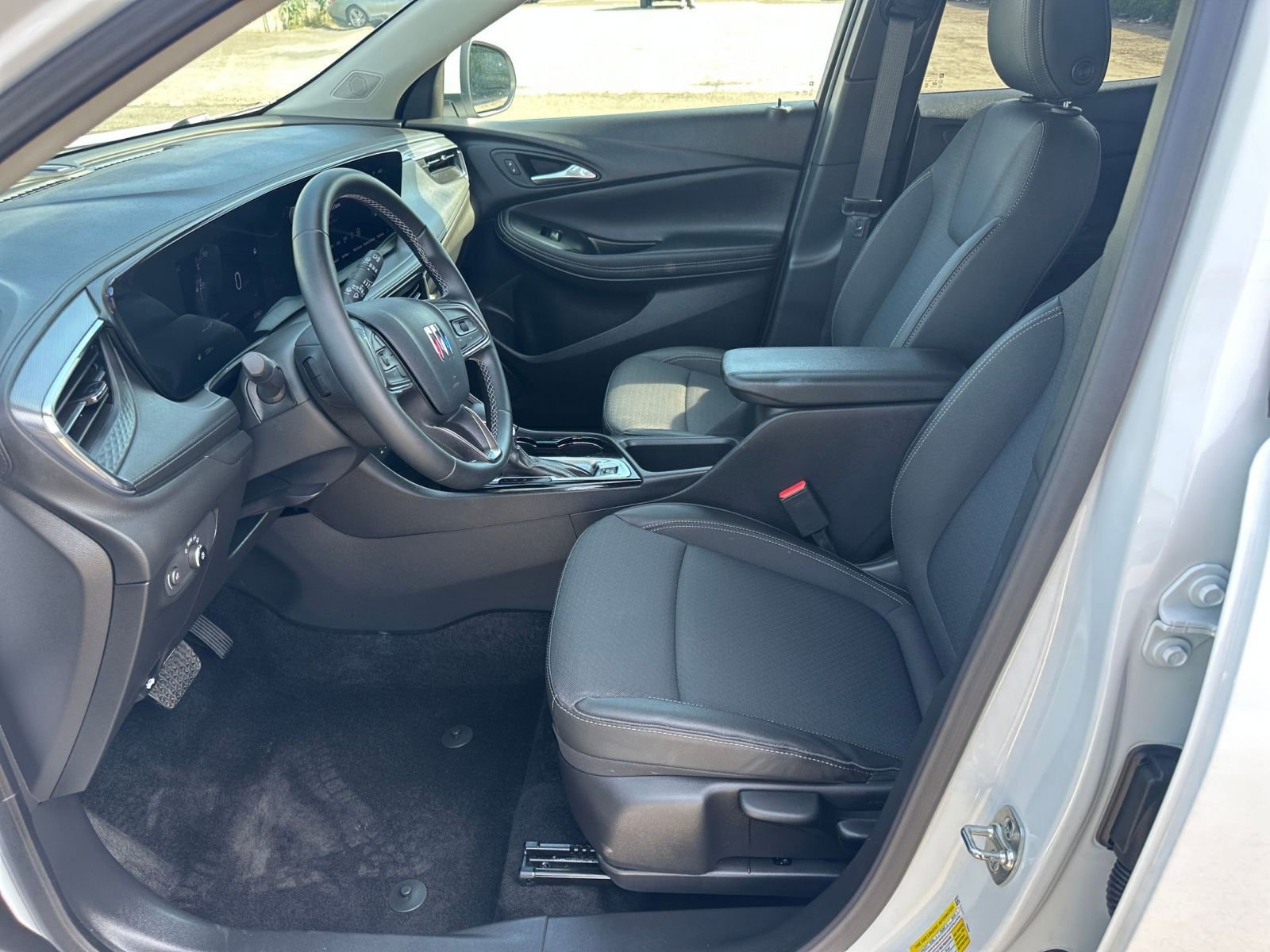 Used 2025 Buick Encore GX Preferred image 24