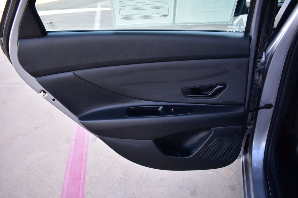Used 2025 Hyundai Elantra Sport FWD image 17