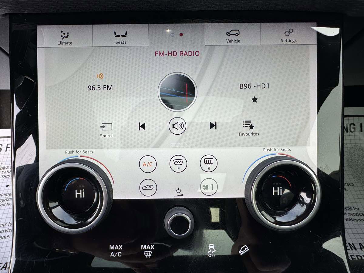 Used 2020 Land Rover Range Rover Velar S image 17