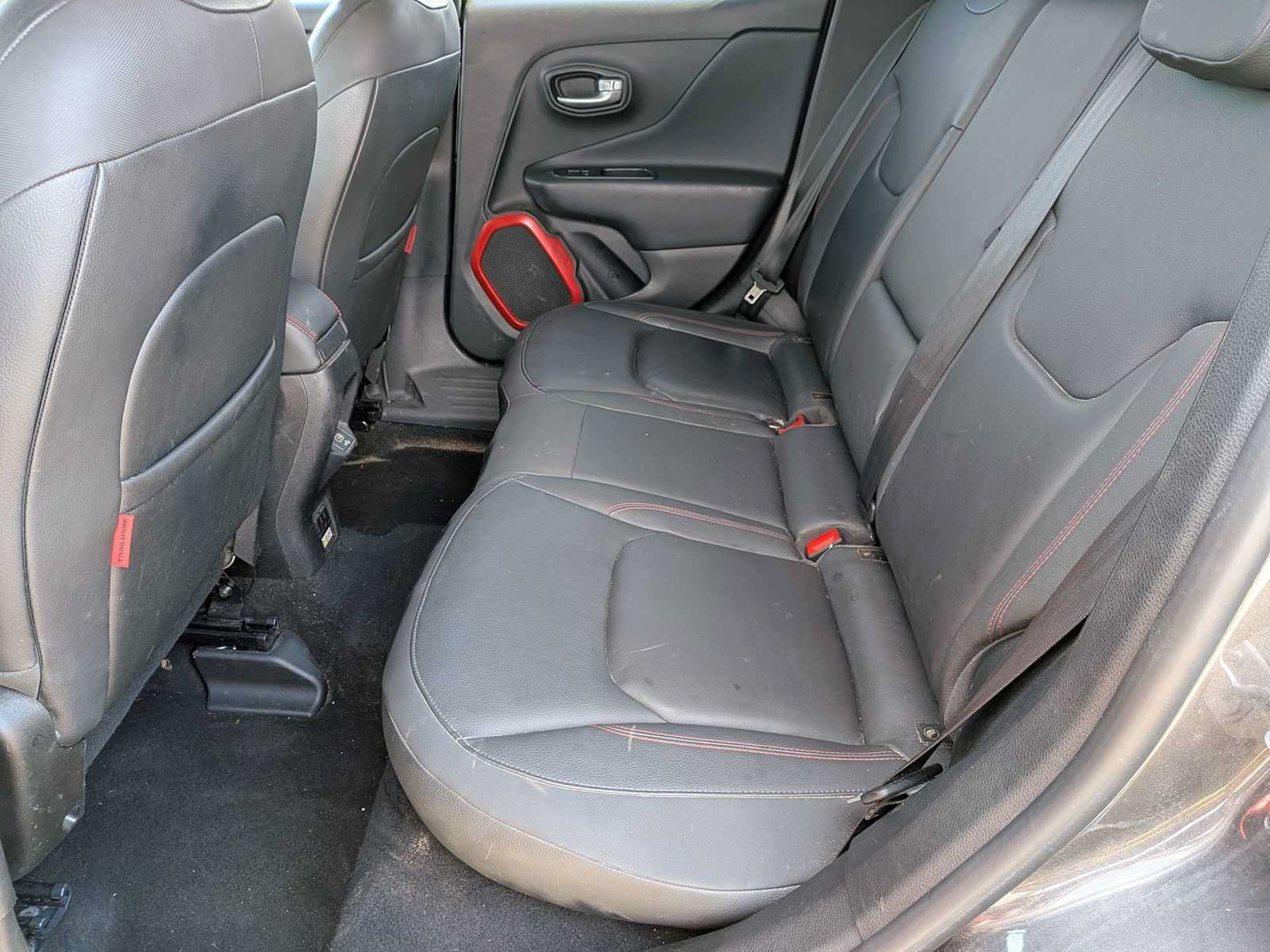 Used 2019 Jeep Renegade Trailhawk AWD/4WD image 17