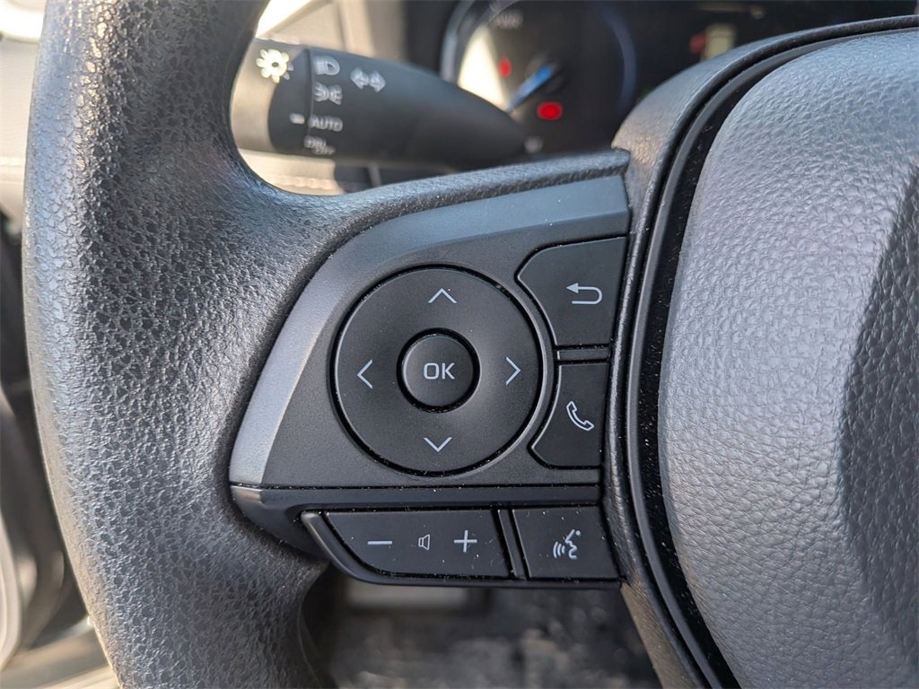 Used 2025 Toyota RAV4 XLE image 21