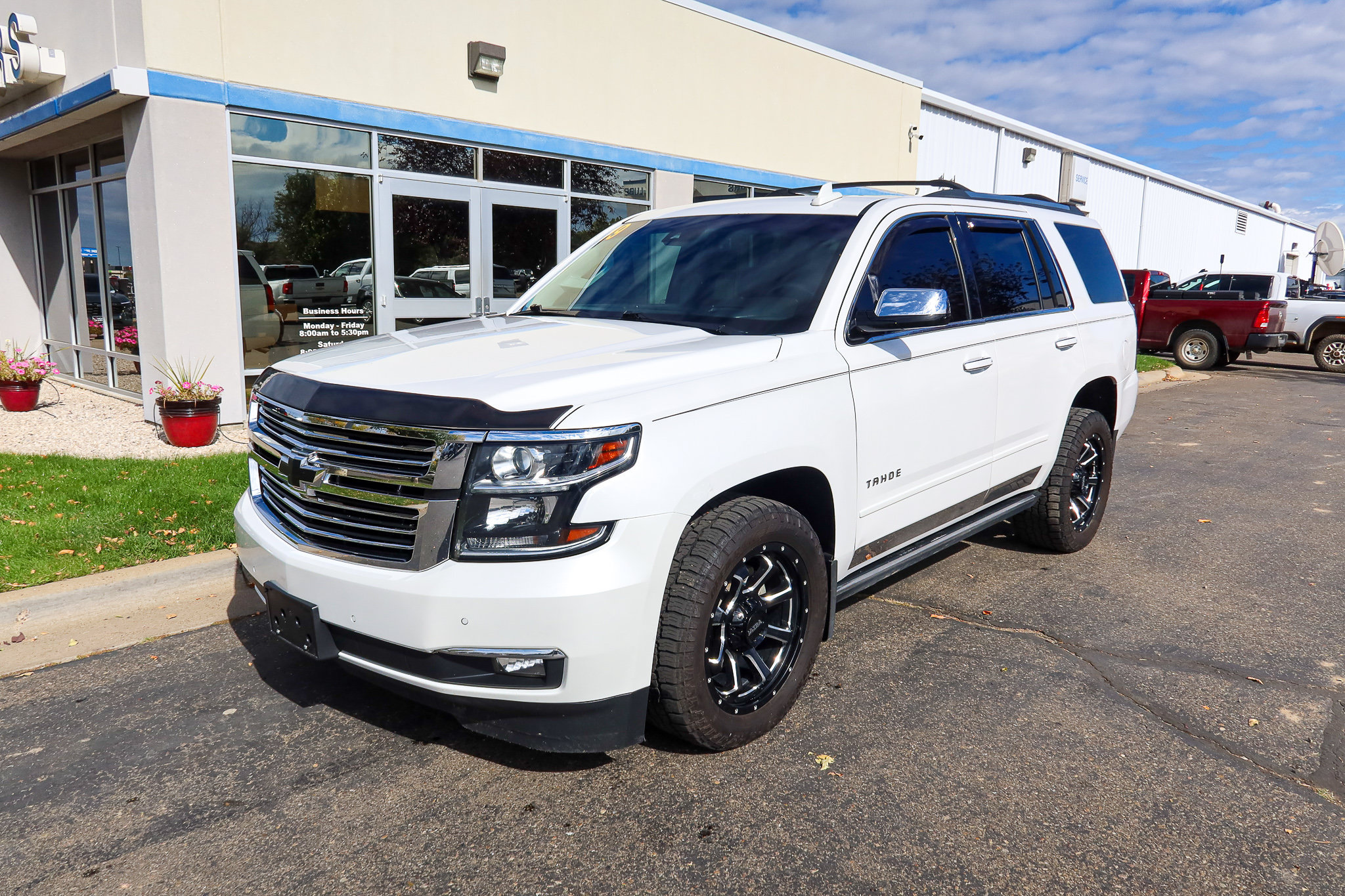Used 2019 Chevrolet Tahoe Premier w/ Premier Plus Edition AWD/4WD image 3