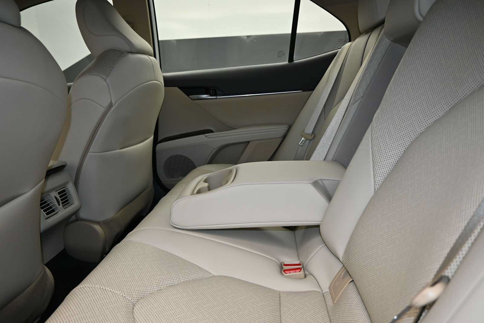 Used 2024 Toyota Camry XLE w/ Navigation Package FWD image 23