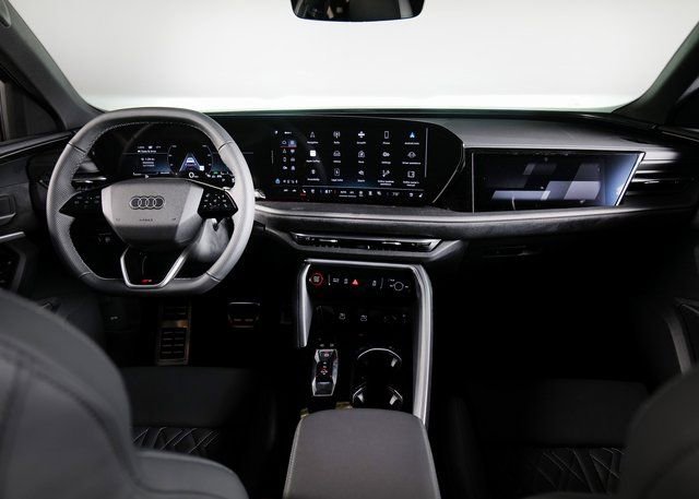New 2025 Audi SQ5 Prestige image 10