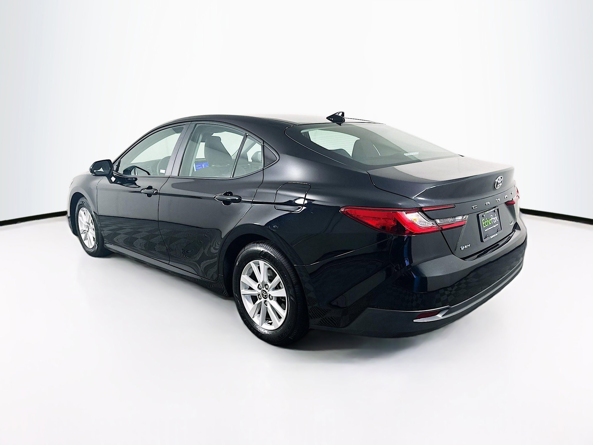 Used 2025 Toyota Camry LE image 5