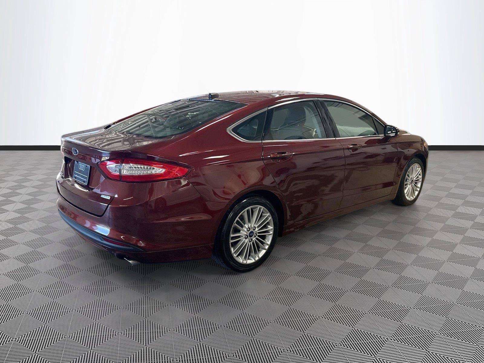 Used 2015 Ford Fusion SE w/ Equipment Group 202A FWD image 8