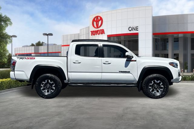 Certified 2023 Toyota Tacoma TRD Off-Road w/ Technology Package AWD/4WD image 3