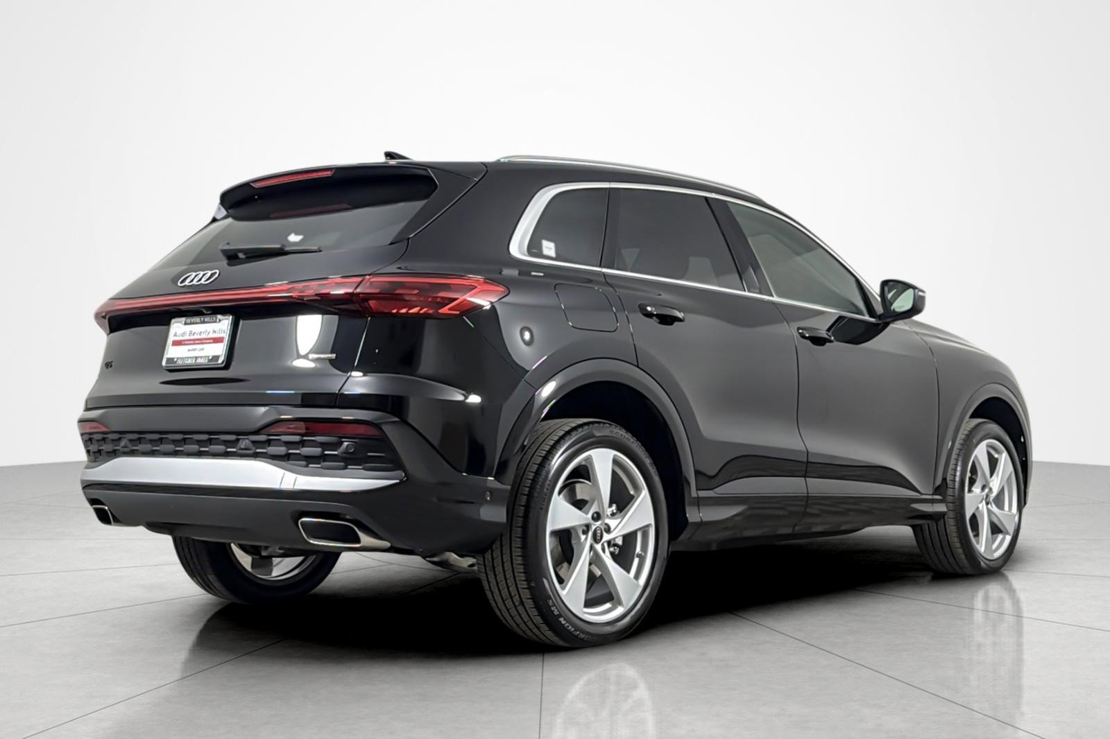Used 2025 Audi Q5 Premium Plus w/ Premium Plus AWD/4WD image 5