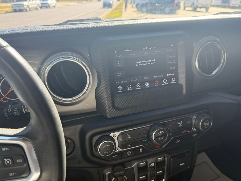 Used 2019 Jeep Wrangler Unlimited Sahara image 16