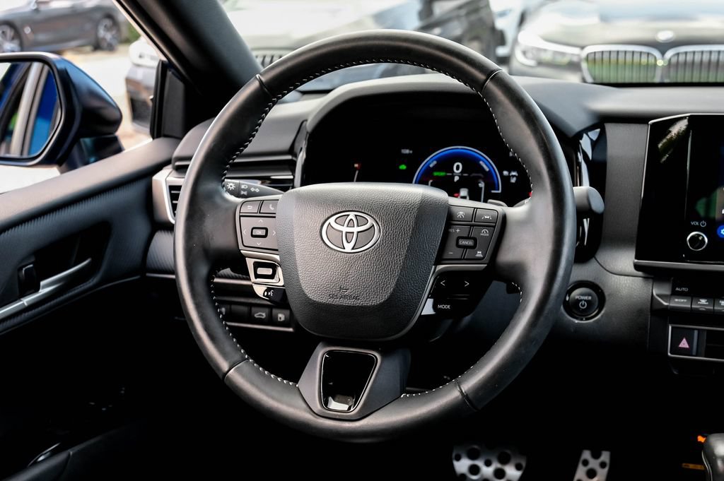 Used 2025 Toyota Camry SE FWD image 13