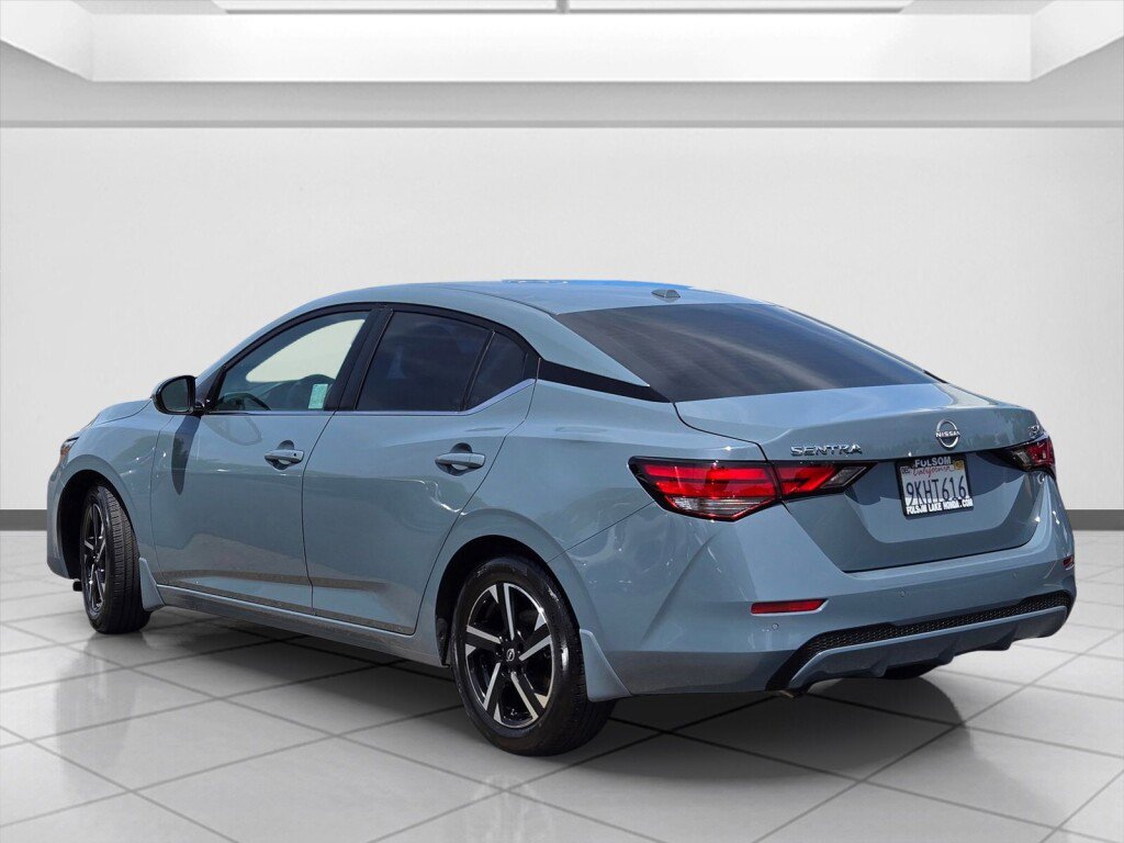 Used 2024 Nissan Sentra SV FWD image 7
